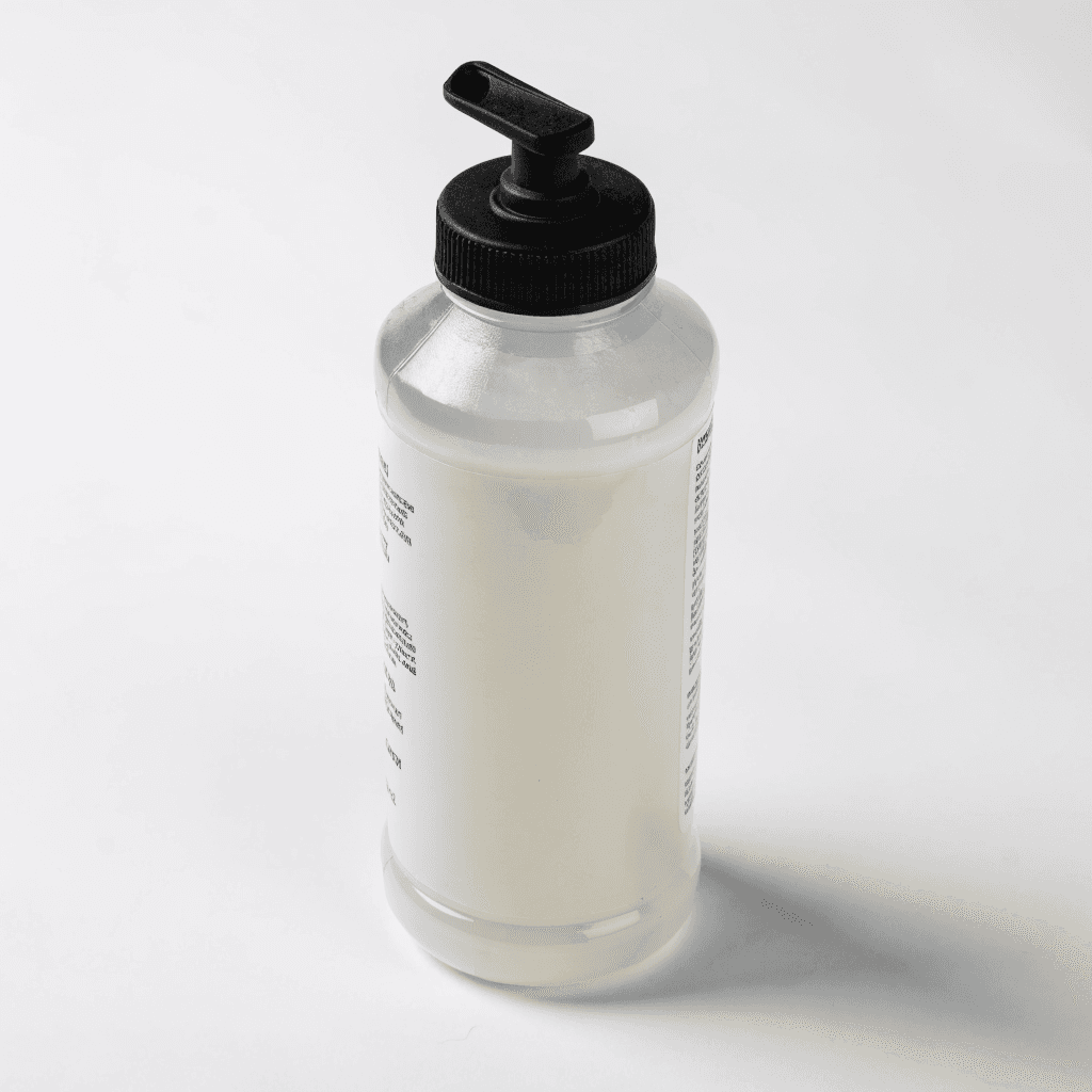 Varathane Diamond Finish Premium Water-Based Polyurethane Wood Finish for Outdoor in Semi-Gloss Clear, 946mL — stains, sealers & finishes